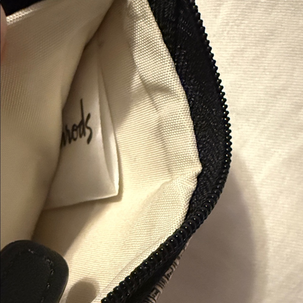 Harrods Cream and Black London Sketch Zip Coin Pouch - Picture 3 of 3